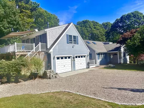 158 Lakeside Dr, Marstons Mills, MA 02648