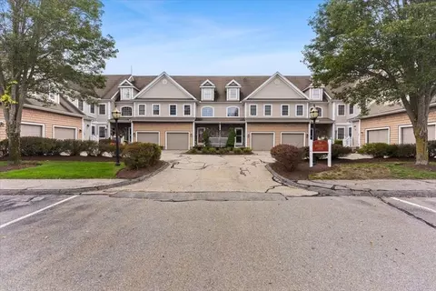 307 Regency Ln #307, Abington, MA 02351