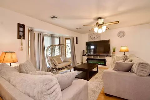 442 Prospect St, Chicopee, MA 01020 photo 2