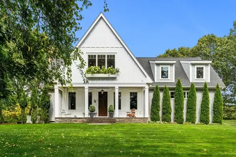 2 Riverview Hl, Essex, MA 01929