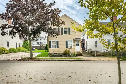 17 Middle St, Fairhaven, MA 02719
