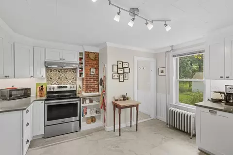 34 Briggs St, Easthampton, MA 01027 photo 9