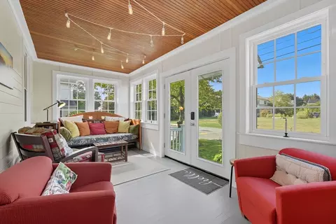 34 Briggs St, Easthampton, MA 01027 photo 4