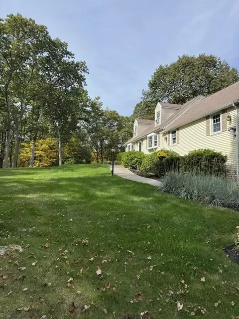 223 West St, Douglas, MA 01516