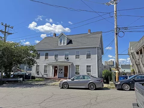 8 Read St, Lowell, MA 01850
