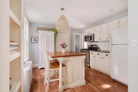 250 Poplar St #1, Boston, MA 02131