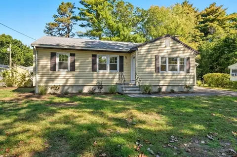 15 Taunton St, Bellingham, MA 02019