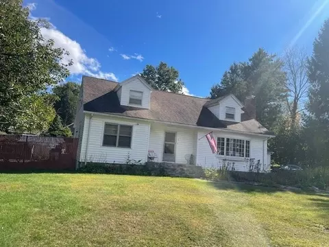 2 Lakeside Dr, Dudley, MA 01571