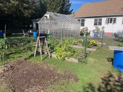 Exterior - 2 Lakeside Dr, Dudley, MA 01571 photo 4 of 10