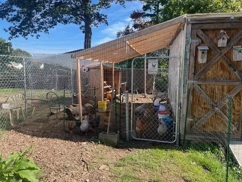 Exterior - 2 Lakeside Dr, Dudley, MA 01571 photo 5 of 10