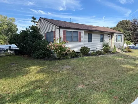 50 Main St, Medway, MA 02053