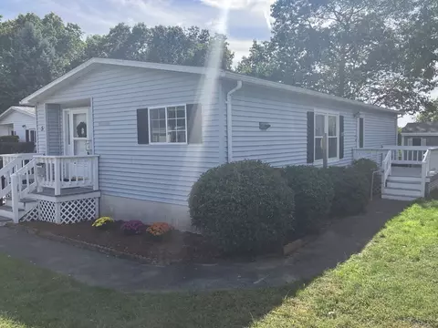 5 Juniper Cir, Rockland, MA 02370
