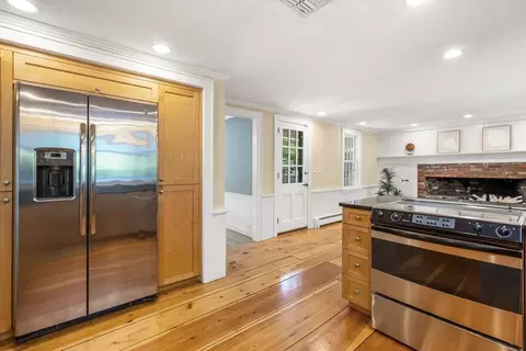 Kitchen - 371 Willis Rd, Sudbury, MA 01776 photo 2 of 3