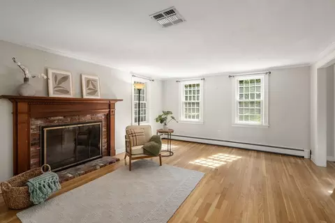 Living - 371 Willis Rd, Sudbury, MA 01776 photo 2 of 6