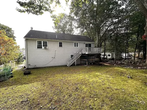 14 Browns Brook Rd, Webster, MA 01570 photo 5