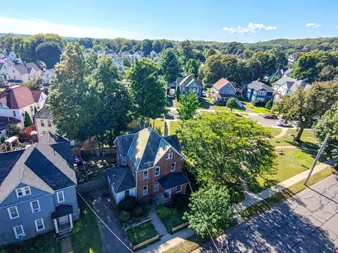 44 Laurel St, Holyoke, MA 01040