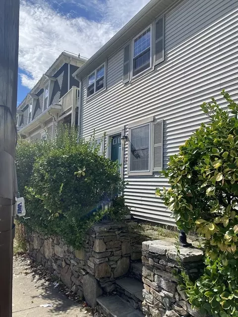 8 Elm St # A, Framingham, MA 01701