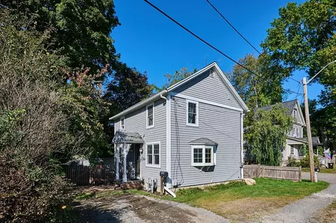 13 12 Finn St, Northampton, MA 01060