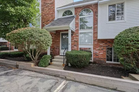 159 Tall Oaks Dr #D, Weymouth, MA 02190