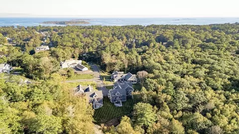 8 Hickory Hill Way, Beverly, MA 01915