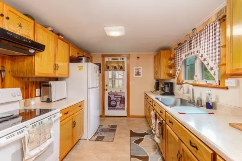 75 E Myrtle St, Orange, MA 01364 photo 3