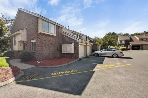 40 Elderwood Dr #40, Stoughton, MA 02072