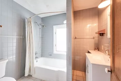 Bath - 60 Blake St, Springfield, MA 01108 photo 2 of 3