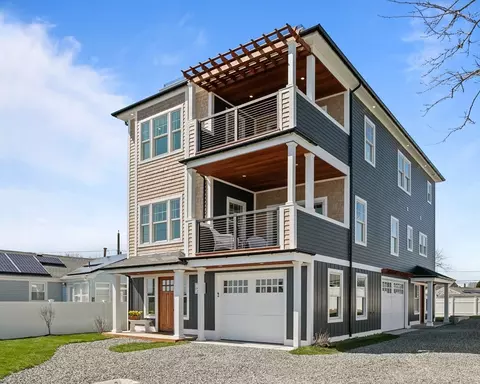 386 Park Ave, Portsmouth, RI 02871