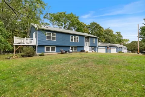 34 34r Pickering St, Essex, MA 01929