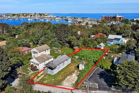 40 Rockaway Ave, Hull, MA 02045