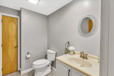 Bath - 4 Florence Ave, Mashpee, MA 02649 photo 1 of 4