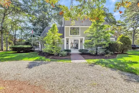 4 Florence Ave, Mashpee, MA 02649