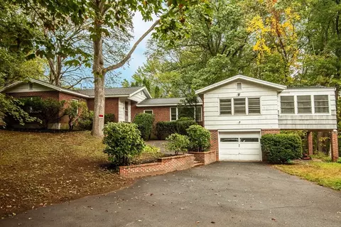 211 Linden St, Hamilton, MA 01982
