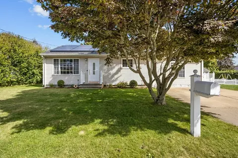 30 Alsada Rd, Swansea, MA 02777