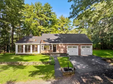 145 Everett St, Middleboro, MA 02346