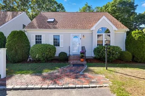 16 Trotting Park Rd #4B, Falmouth, MA 02536