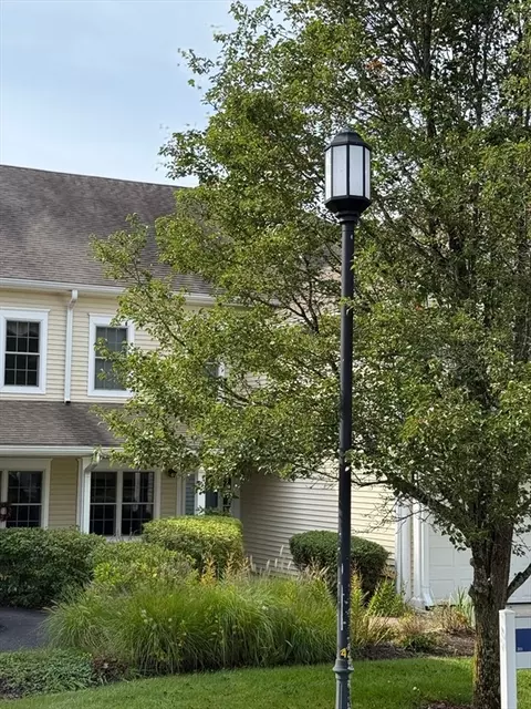 631 East St #H102, Mansfield, MA 02048