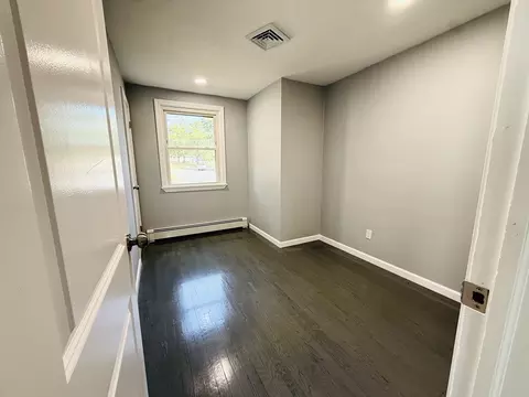 89 Cherokee Dr, Springfield, MA 01109 photo 4