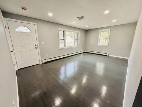 89 Cherokee Dr, Springfield, MA 01109 photo 3