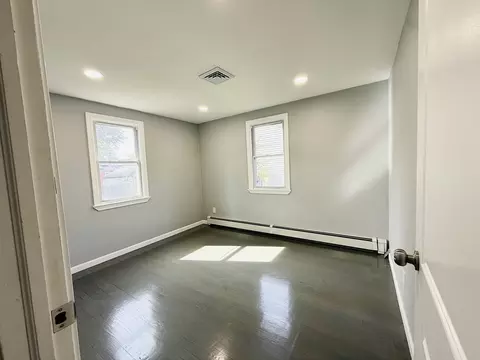 89 Cherokee Dr, Springfield, MA 01109 photo 6