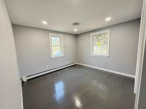 89 Cherokee Dr, Springfield, MA 01109 photo 8