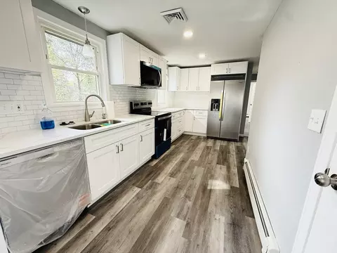 89 Cherokee Dr, Springfield, MA 01109 photo 14