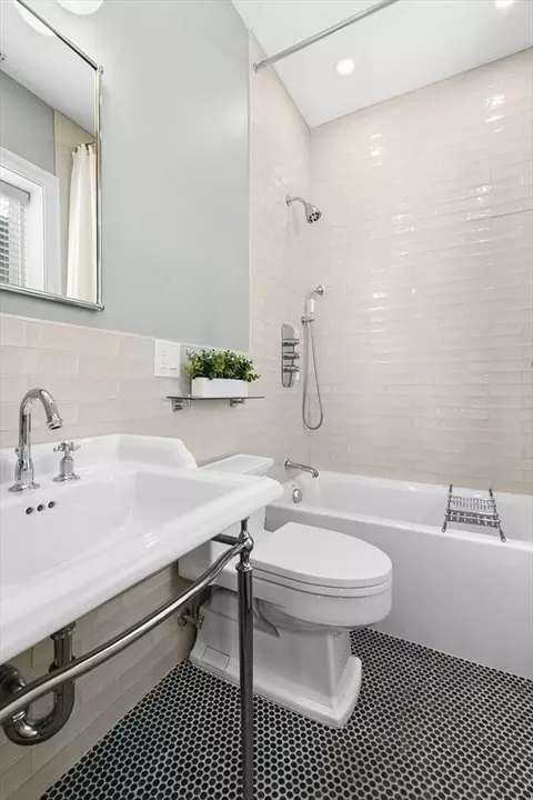 649 E 3rd St #2, Boston, MA 02127 photo 8