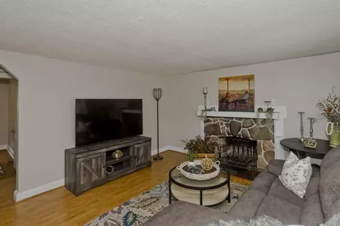 351 Apremont Hsy, Holyoke, MA 01040