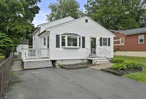 14 Dale Rd, Holbrook, MA 02343