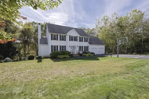 29 Harmony Trl, Hopedale, MA 01747