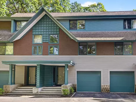 1175 Chestnut St #27, Newton, MA 02464