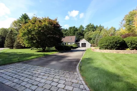 14 Jennifer Ln, Lakeville, MA 02347