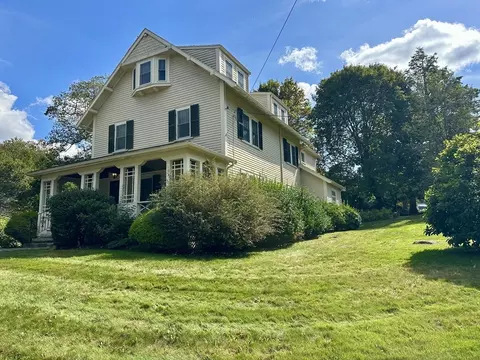 28 Green St, Needham, MA 02492