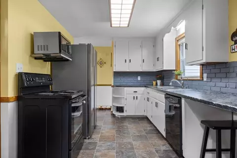 17 Spring St, Wakefield, MA 01880 photo 6